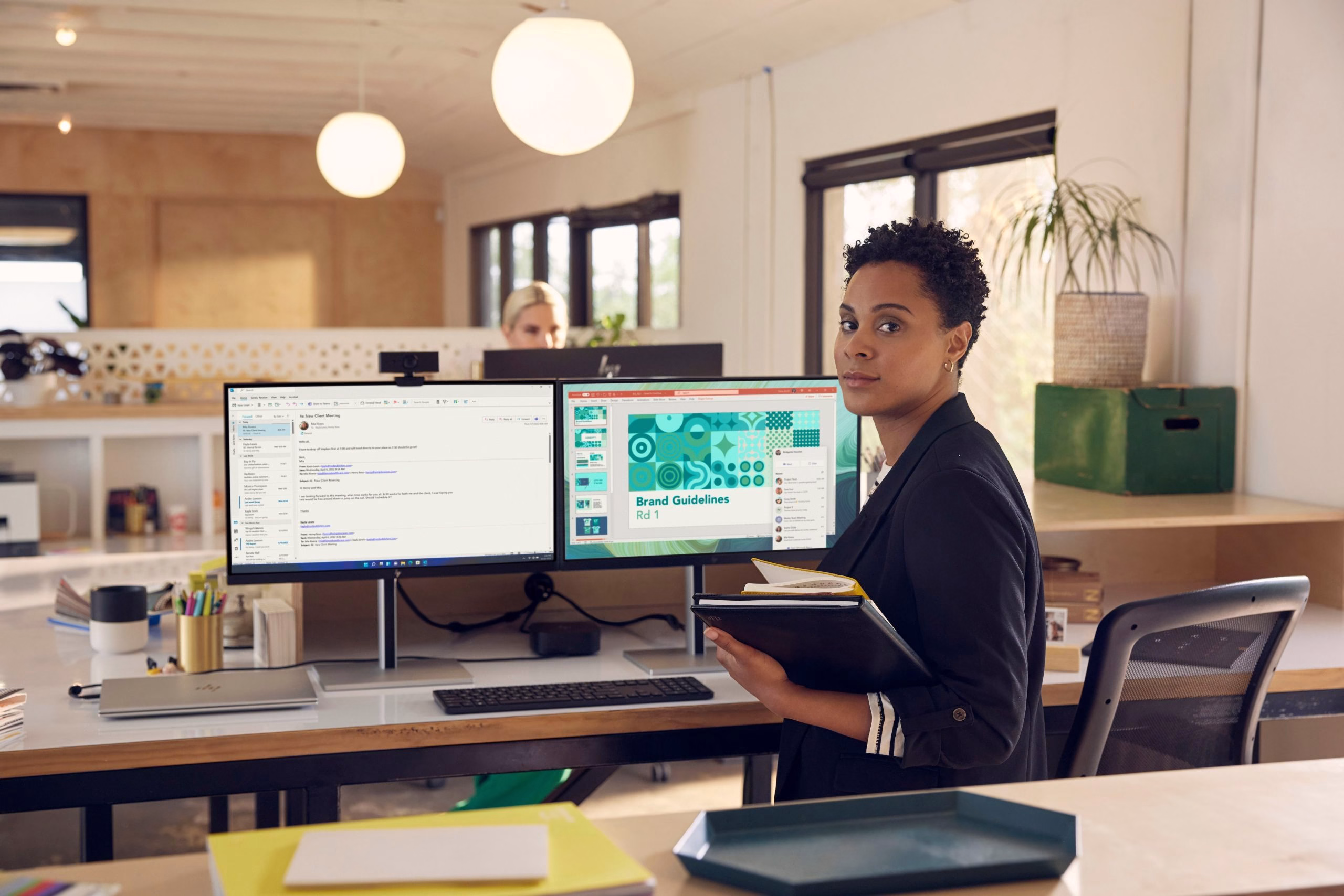 Monitor HP E24t G5 24'' Full HD IPS DisplayPort HDMI USB-Hub Pivot Touch Nero/Argento 6 Monitor HP E24t G5 24'' Full HD IPS DisplayPort HDMI USB-Hub Pivot Touch Nero/Argento - immagine 6